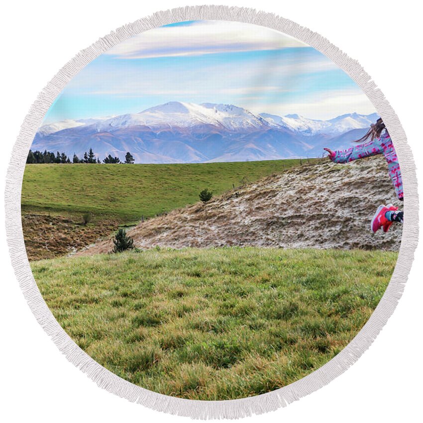 Mountain Round Beach Towel featuring the photograph Happy in winter by Pla Gallery