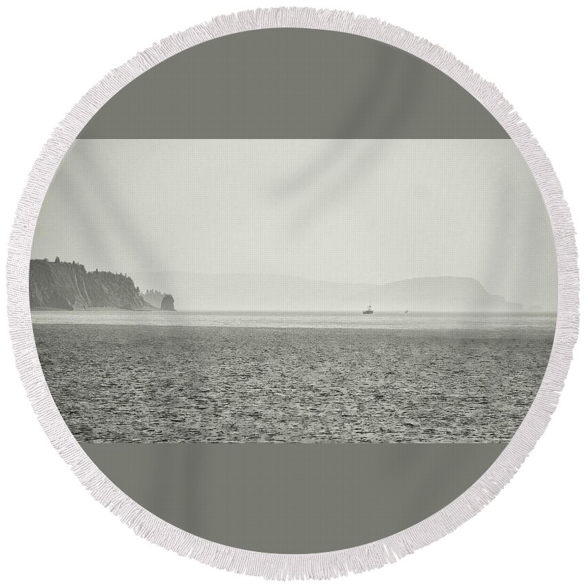 Sea Round Beach Towel featuring the photograph Heading Out by Alan Norsworthy