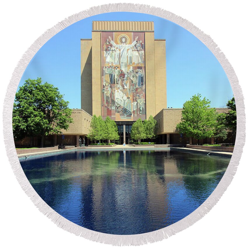 University Of Notre Dame Round Beach Towel featuring the photograph Hesburgh Library University of Notre Dame 7004 by Jack Schultz