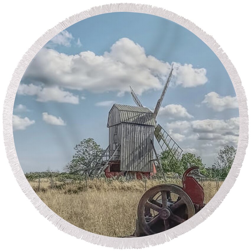 Windmill Round Beach Towel featuring the photograph Himmelsberga windmill by Elaine Berger