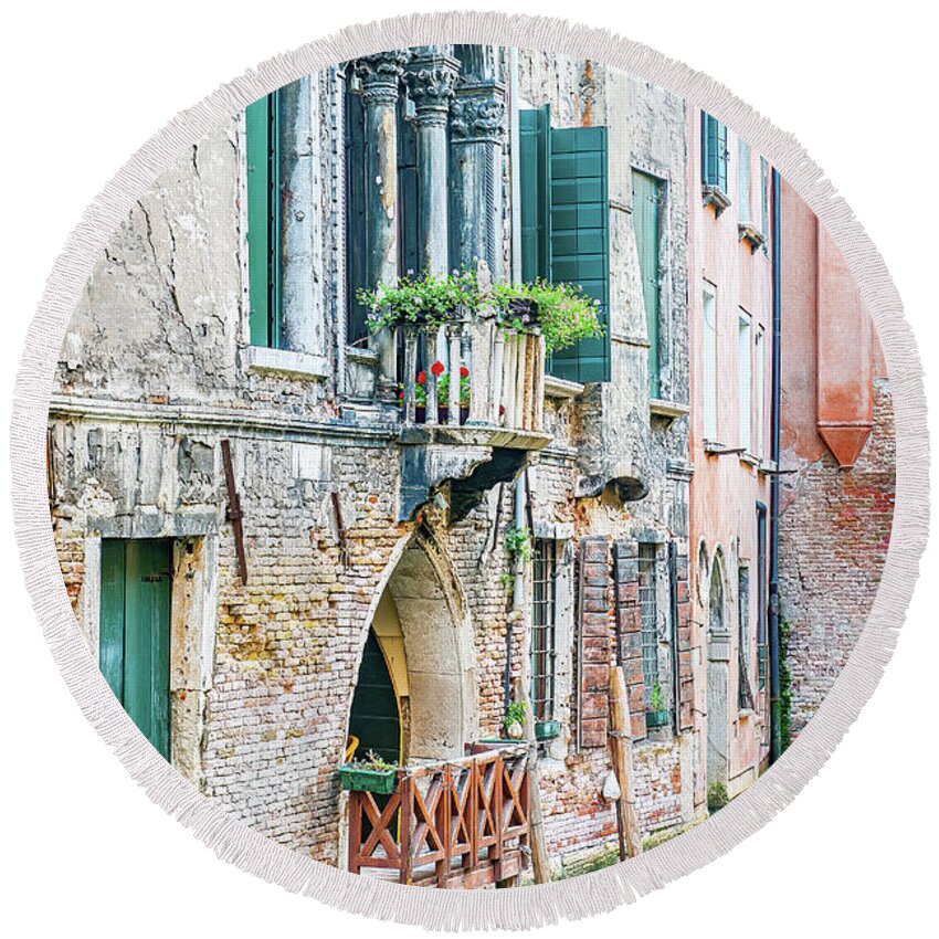 Venice Round Beach Towel featuring the photograph Home In Venice by Marla Brown