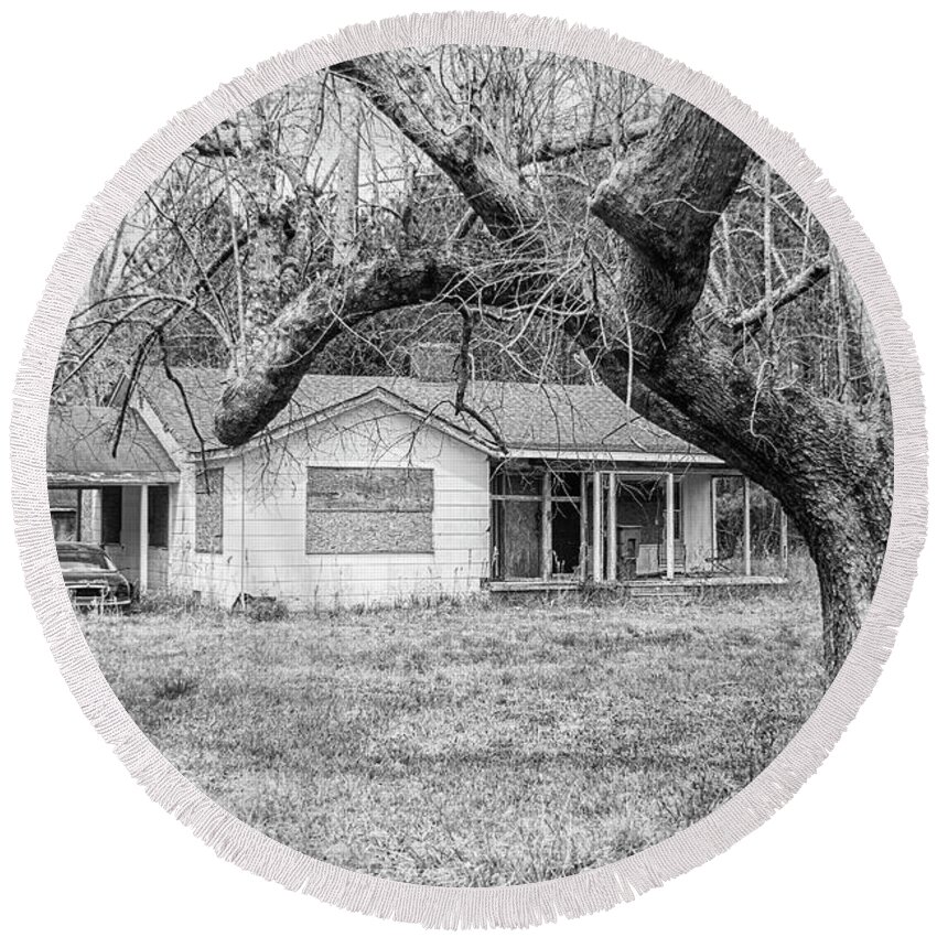 Abandoned Round Beach Towel featuring the photograph Home No More - Abandoned House in Craven County North Carolina by Bob Decker