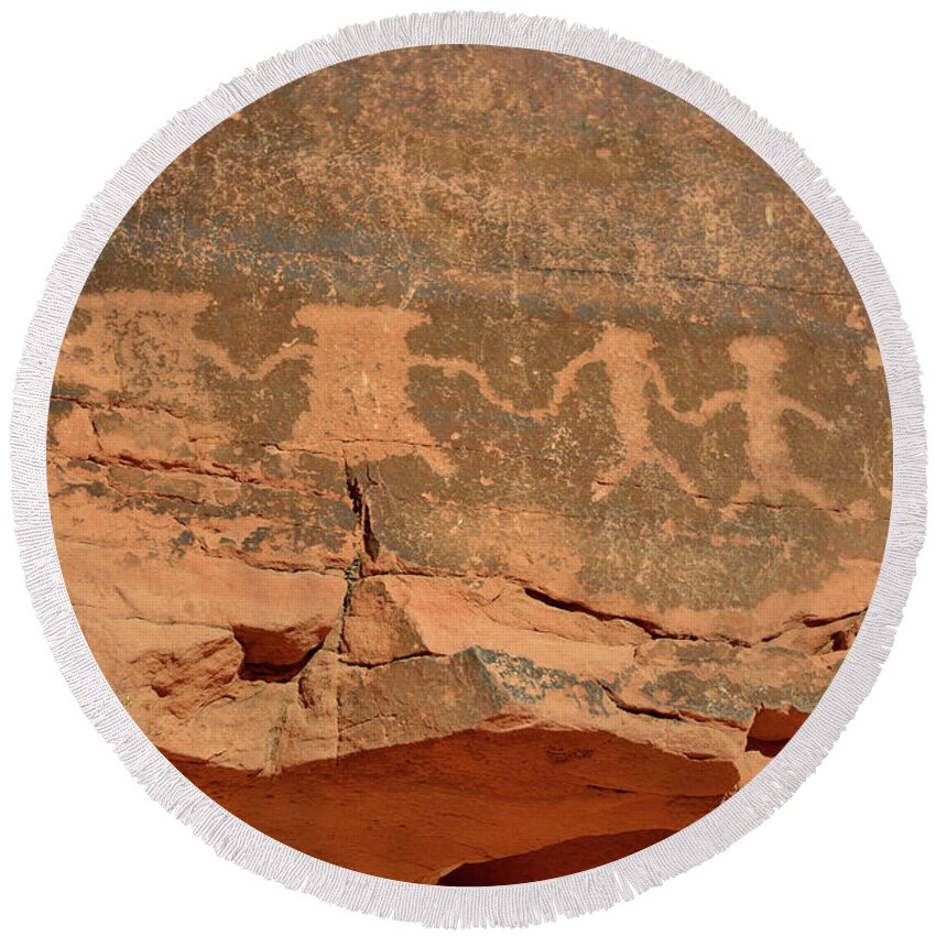 Valley Of Fire State Park Round Beach Towel featuring the photograph Human petroglyphs in Valley of Fire State Park, Nevada, USA by Kevin Oke