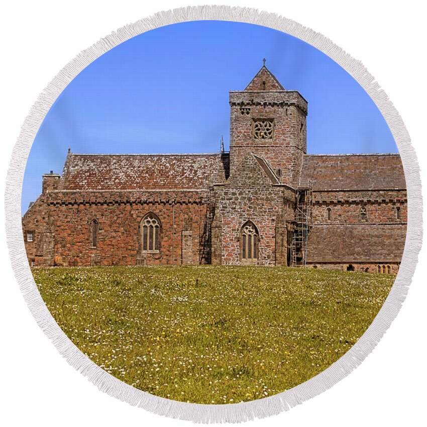 Iona Abbey Round Beach Towel featuring the photograph Iona Abbey - Scotland - Christianity by Jason Politte