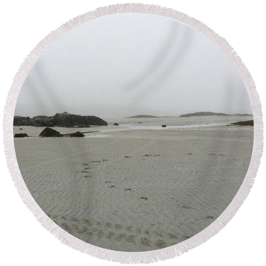 Tide Round Beach Towel featuring the photograph Irish tide by Joelle Philibert