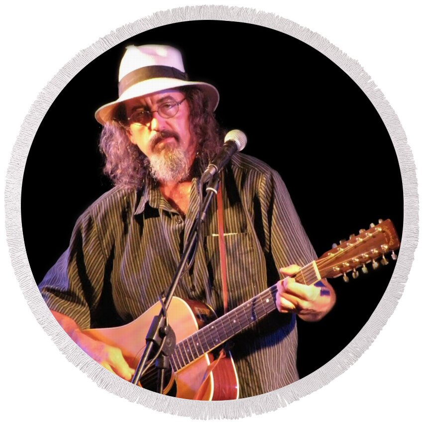 T-shirt Round Beach Towel featuring the photograph James McMurtry Live on Stage by Micah Offman