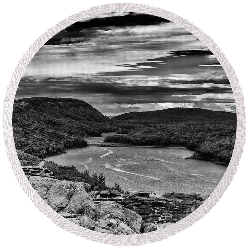 Lake Of The Clouds Round Beach Towel featuring the photograph Lake of the Clouds Black and White by Nathan Wasylewski