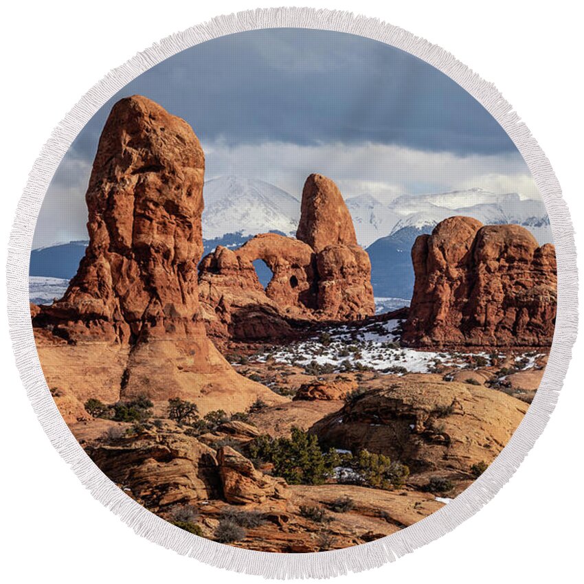 Arches Round Beach Towel featuring the photograph Land of Arches by Darlene Smith