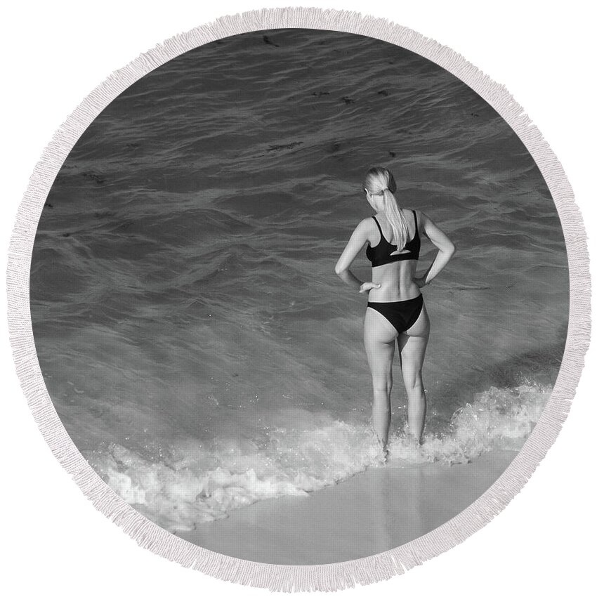 Ocean Round Beach Towel featuring the photograph Looking down by Jamie Tyler