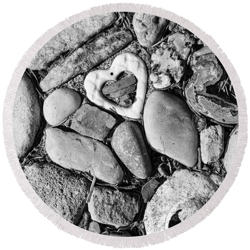 Heart Shapes Round Beach Towel featuring the photograph Love On The Rocks by Jim Signorelli