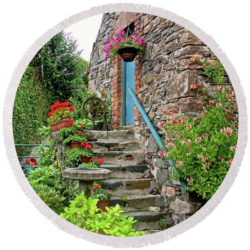 Cottage Stairs Plants Round Beach Towel featuring the photograph Lovely Irish Cottage by Stephanie Moore