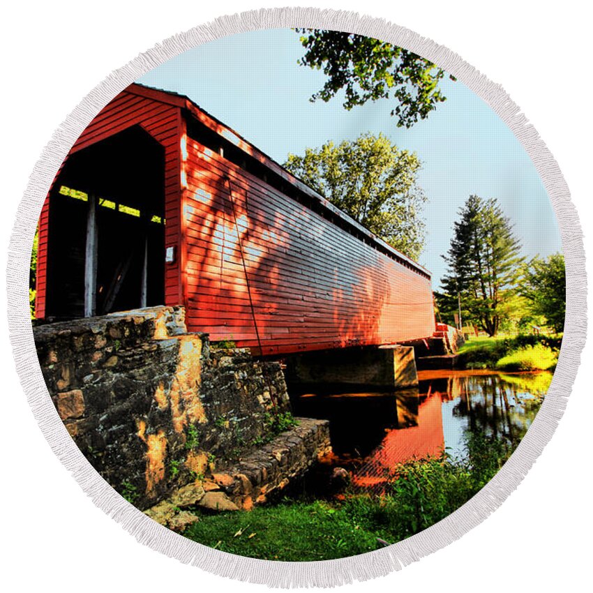 Americana Round Beach Towel featuring the photograph Loys Station Covered Bridge by Steve Ember