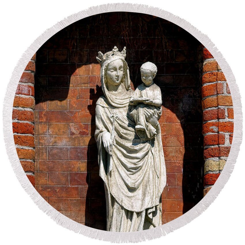 Madonna Round Beach Towel featuring the photograph Madonna and Child Sculpture in Bruges by Olivier Le Queinec