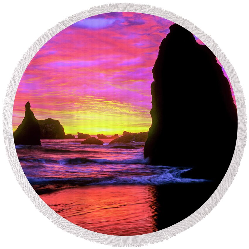 West Coast Round Beach Towel featuring the photograph Magenta Explosion by Randy Bradley
