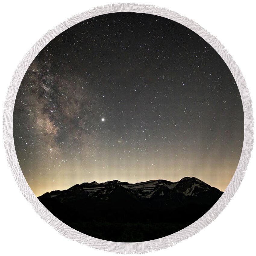 Timpanogos Mountain Round Beach Towel featuring the photograph Milky Way over Timpanogos by Wesley Aston