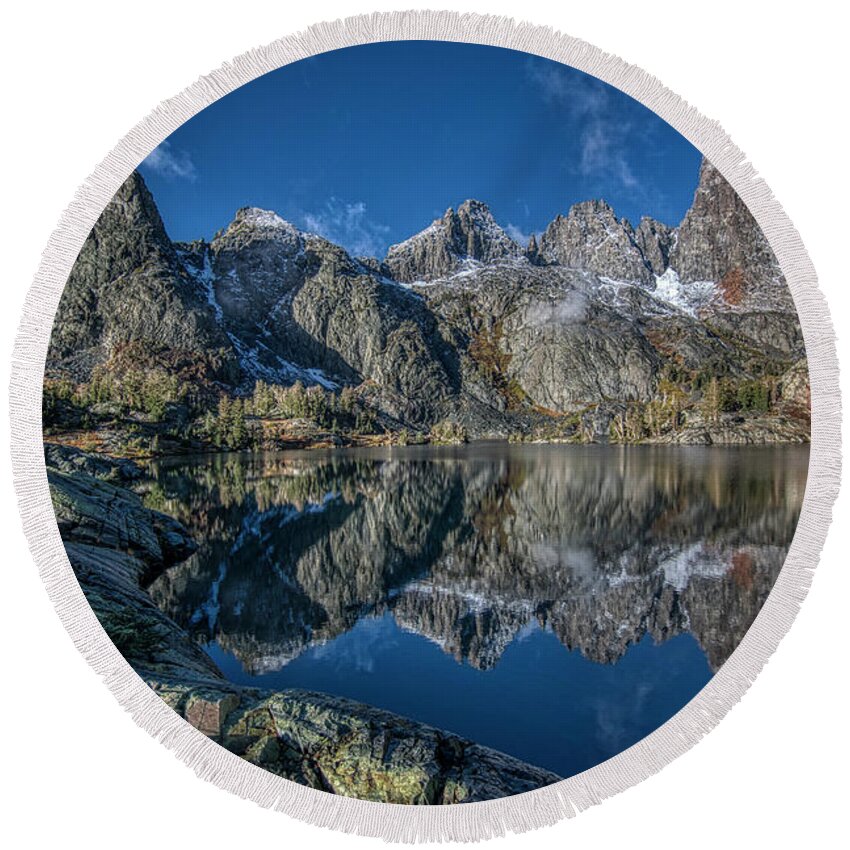 Landscape Round Beach Towel featuring the photograph Minaret Lake by Romeo Victor