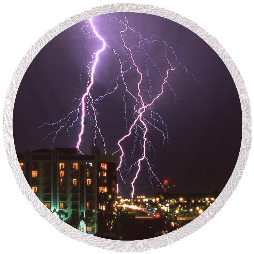 Streak Lightning Round Beach Towel featuring the photograph Minnesota Electrical Storm 2 by Mike McGlothlen