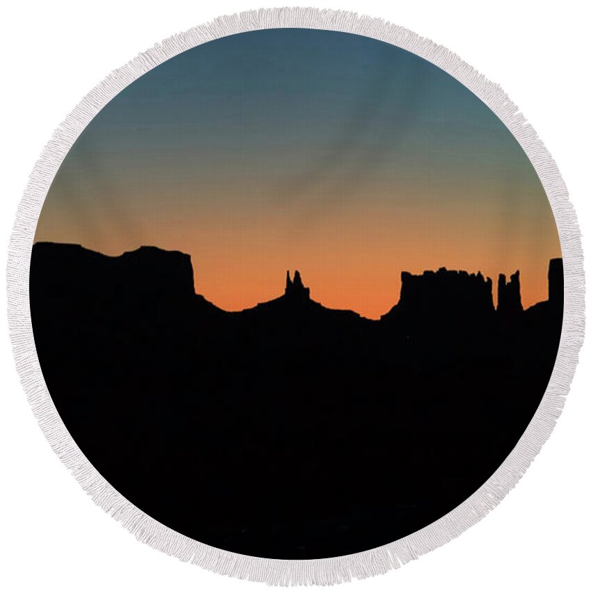 Photo Designs By Suzanne Stout Round Beach Towel featuring the photograph Monument Valley Sunrise by Suzanne Stout