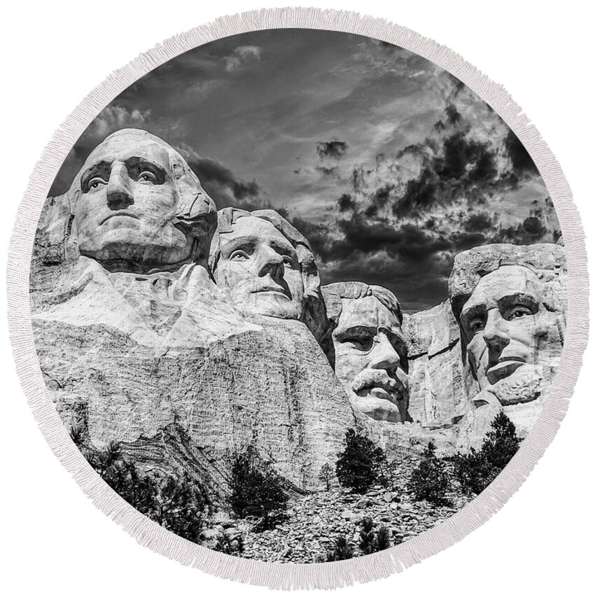 Mount Rushmore Round Beach Towel featuring the photograph Mount Rushmore by N P S