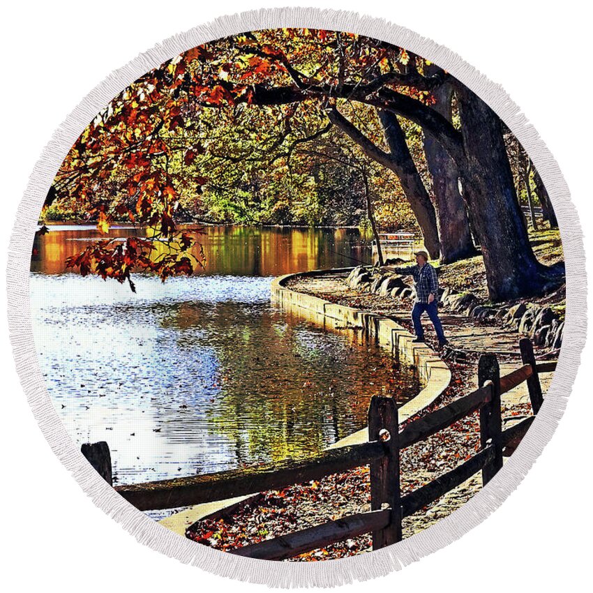 New Jersey Round Beach Towel featuring the photograph Mountainside NJ - Fishing in Echo Lake Park by Susan Savad