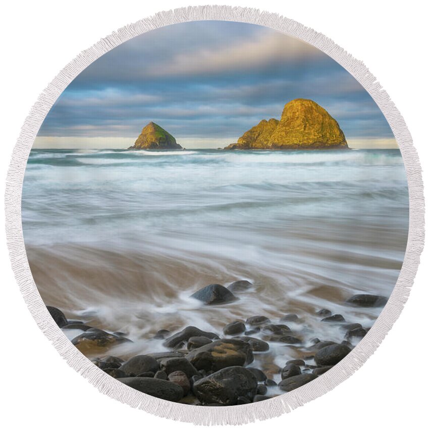 Oregon Round Beach Towel featuring the photograph Oceanside Tides by Darren White