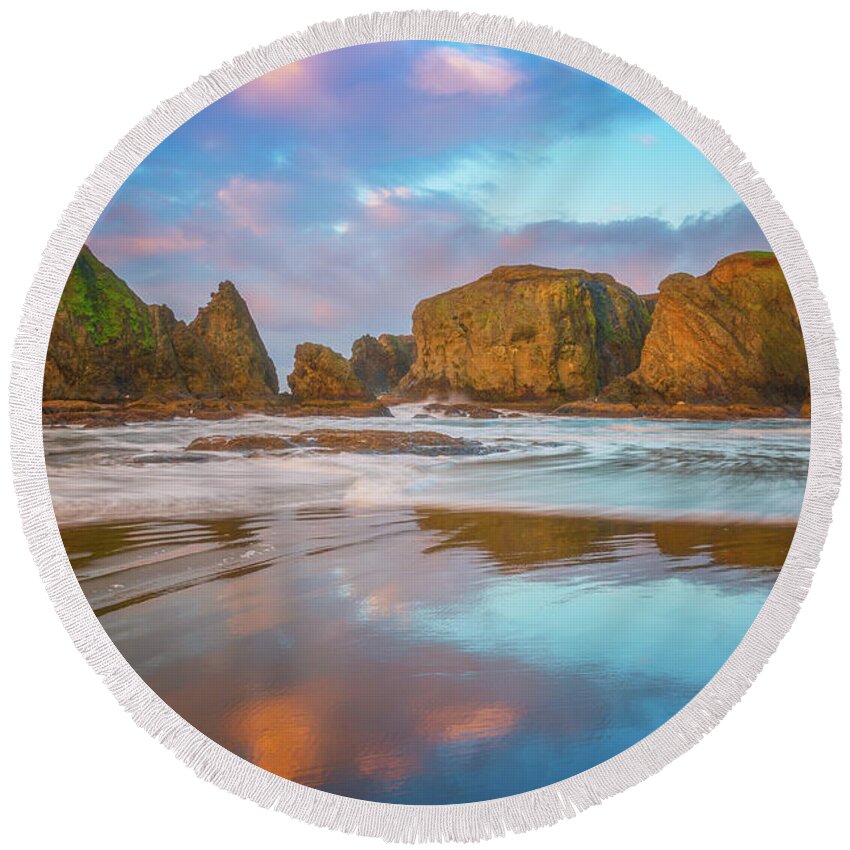 Oregon Round Beach Towel featuring the photograph Oregon Islands Sunrise by Darren White
