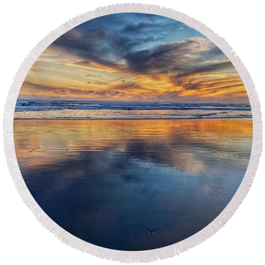Pacific Ocean Round Beach Towel featuring the photograph Pacific Sunset by Jerry Abbott
