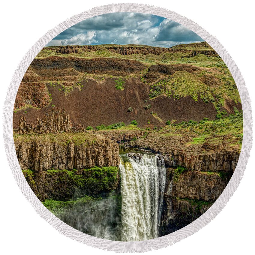 Water Falls Round Beach Towel featuring the photograph Palouse Falls by Pamela Dunn-Parrish