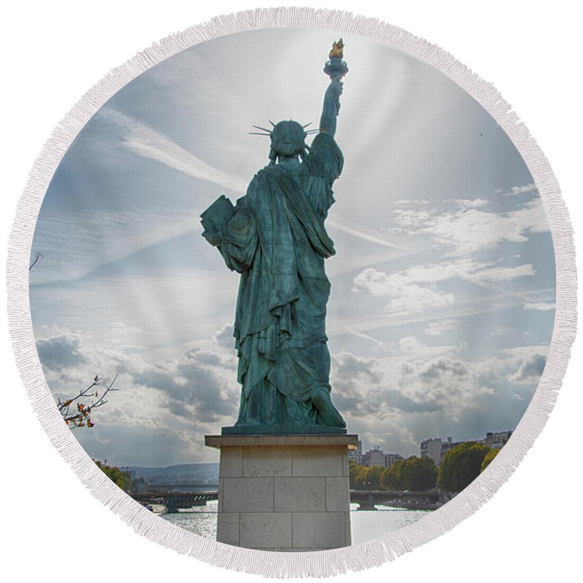 Statue Of Liberty Round Beach Towel featuring the photograph Pont de Grenelle Statue of Liberty - Paris - France by Bruce Friedman