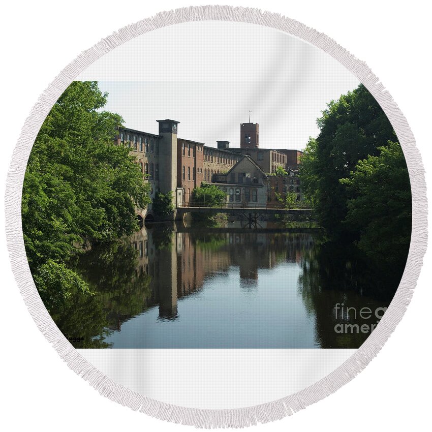 Old Mill Round Beach Towel featuring the photograph Pontiac Mills by Robert Suggs