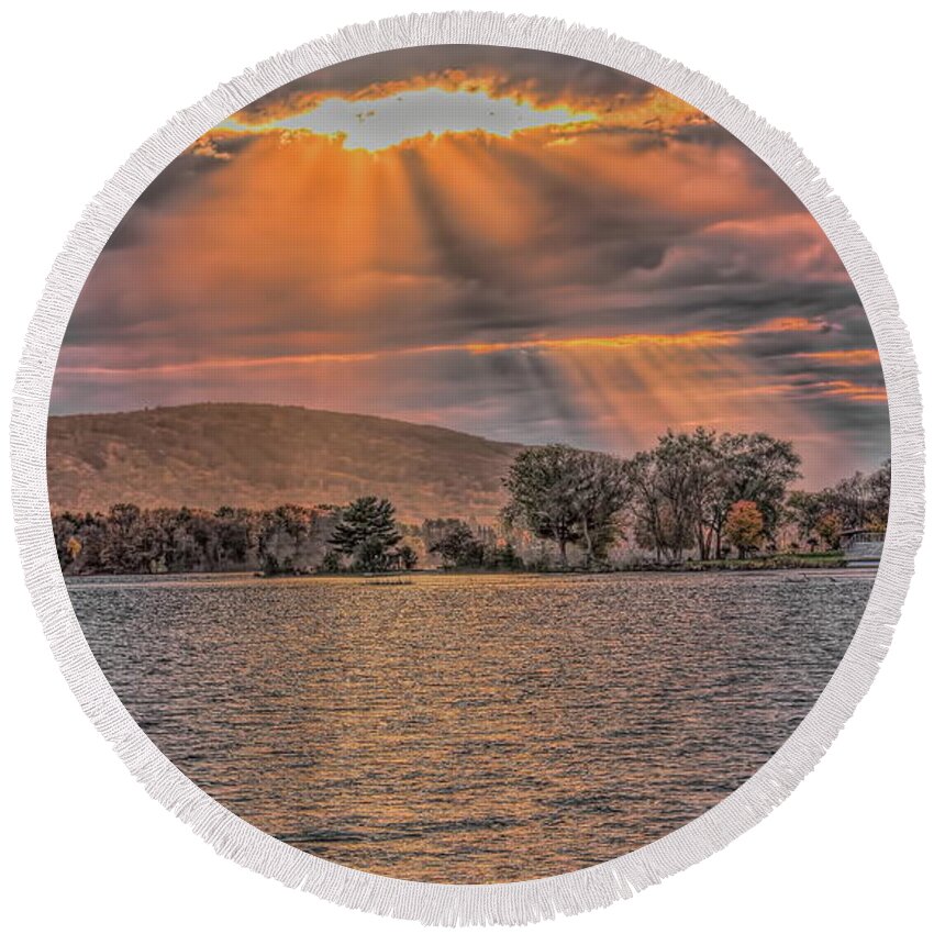 Wausau Round Beach Towel featuring the photograph Portal To Heaven by Dale Kauzlaric