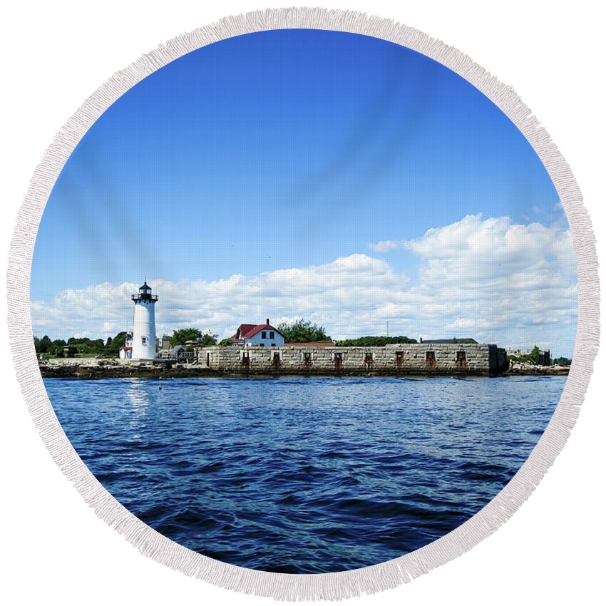 Lighthouse Round Beach Towel featuring the photograph Portsmouth Harbor Lighthouse by Deb Bryce