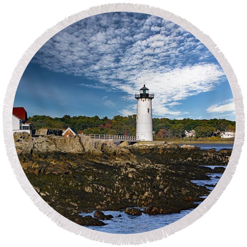 Lighthouse Round Beach Towel featuring the photograph Portsmouth Harbor Lighthouse by Carolyn Mickulas