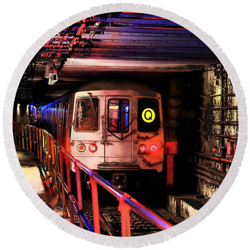 Subway Round Beach Towel featuring the photograph Q-Scape No.6 - Departing 96th St by Steve Ember