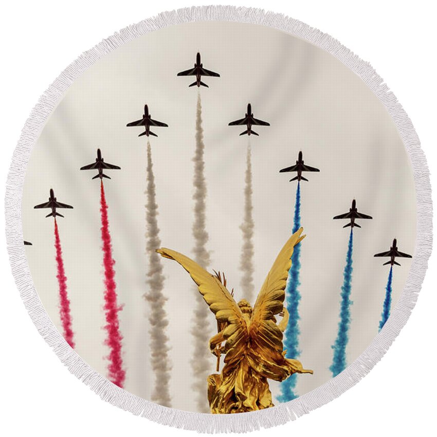 Raf Round Beach Towel featuring the photograph Red Arrows over Victoria Memorial by Andrew Lalchan