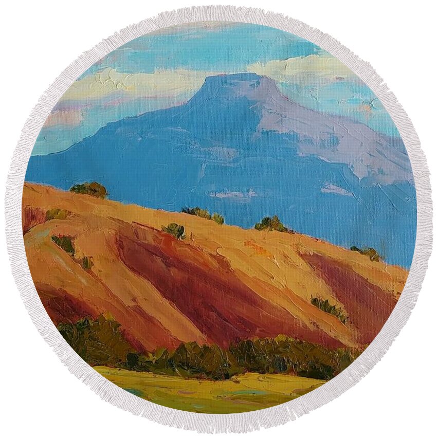 Plein Air Round Beach Towel featuring the painting Red Hills, Blue Pedernal by Marian Berg