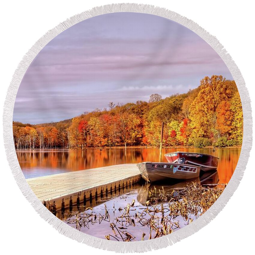 Recent Round Beach Towel featuring the photograph Reservoir at Monksville in New Jersey with foliage by Geraldine Scull