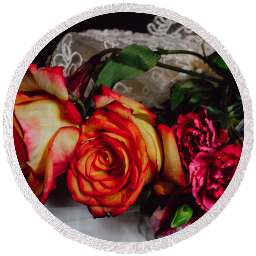 Flowers Roses Canada France Utah Wisconsin Door County Michigan Nebraska Oakland A Beverly Hills Hollywood Washington Dc Round Beach Towel featuring the photograph Roses by Windshield Photography