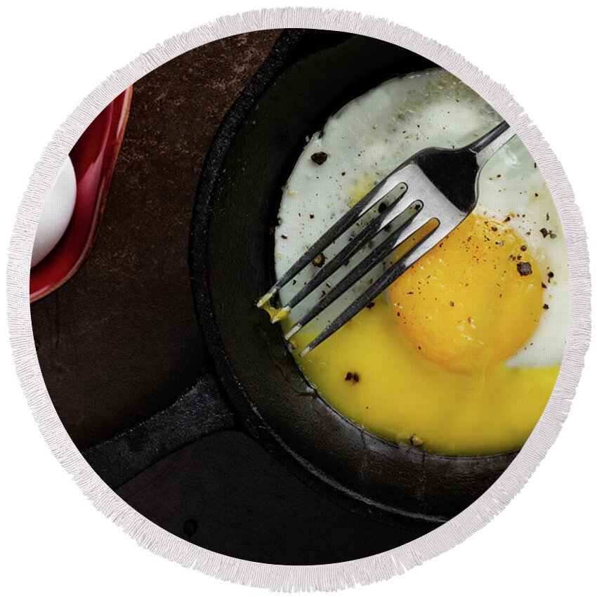 Kitchen Round Beach Towel featuring the photograph Rustic Fried Egg by Jarrod Erbe