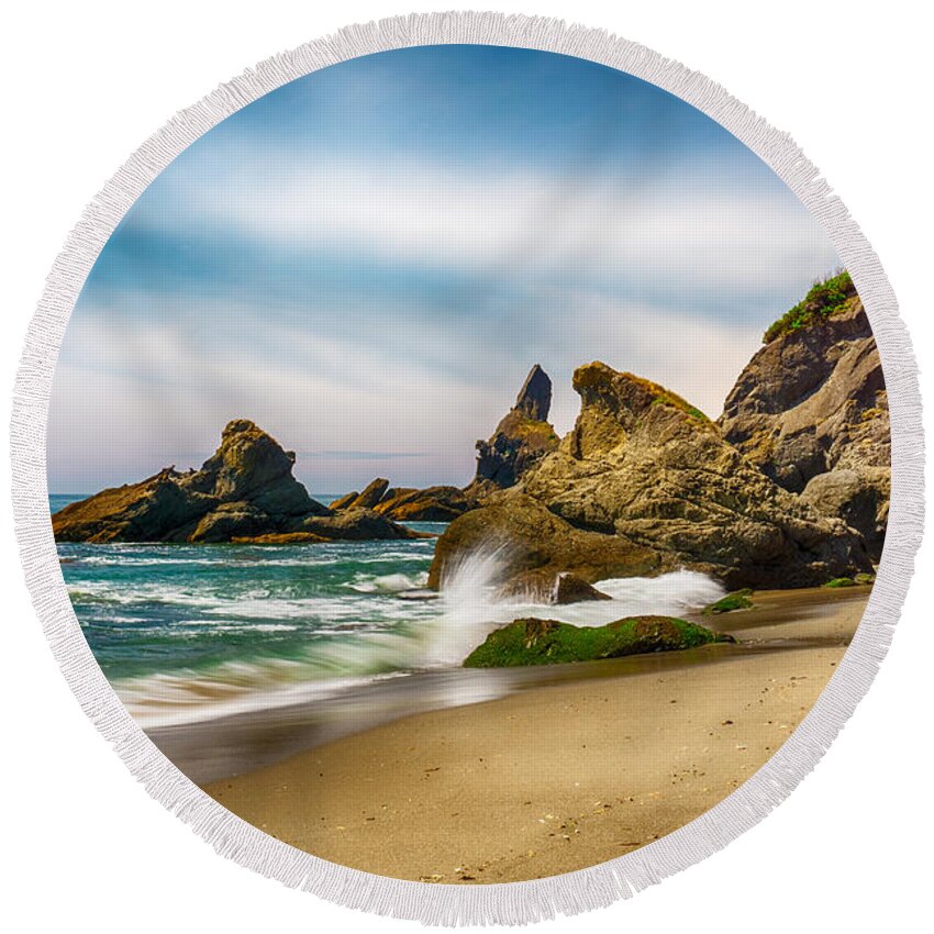 Shi Round Beach Towel featuring the photograph Shi Shi Beach Rocks by Amanda Jones