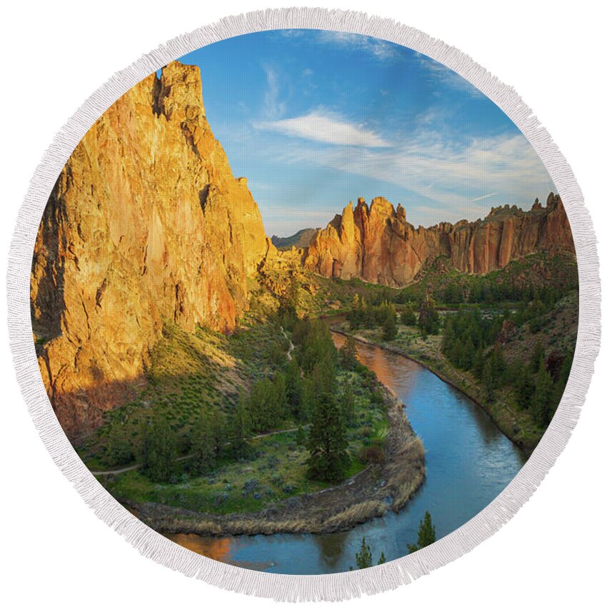 America Round Beach Towel featuring the photograph Smith Rock River Bend by Inge Johnsson