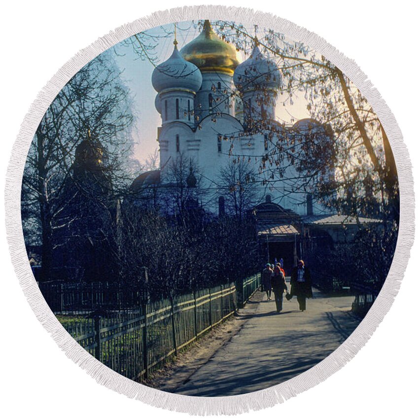 Smolensky Cathedral Round Beach Towel featuring the photograph Smolensky Cathedral by Bob Phillips