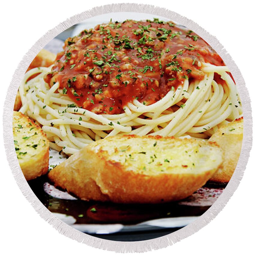 Food Round Beach Towel featuring the photograph Spaghetti And Meat Sauce With Garlic Toast Pano by Andee Design