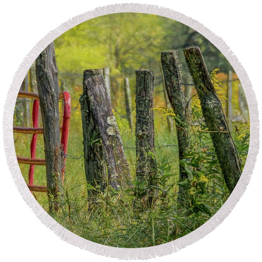 Cades Cove Round Beach Towel featuring the photograph Sparks Lane Appeal by Marcy Wielfaert