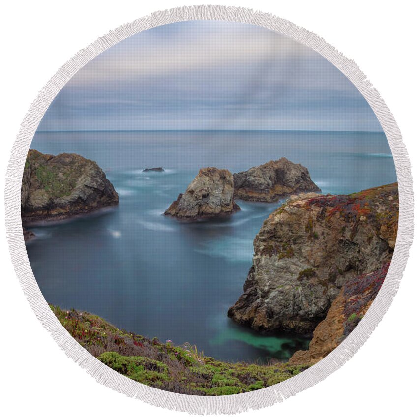 Landscape Round Beach Towel featuring the photograph Spring Beauty by Jonathan Nguyen