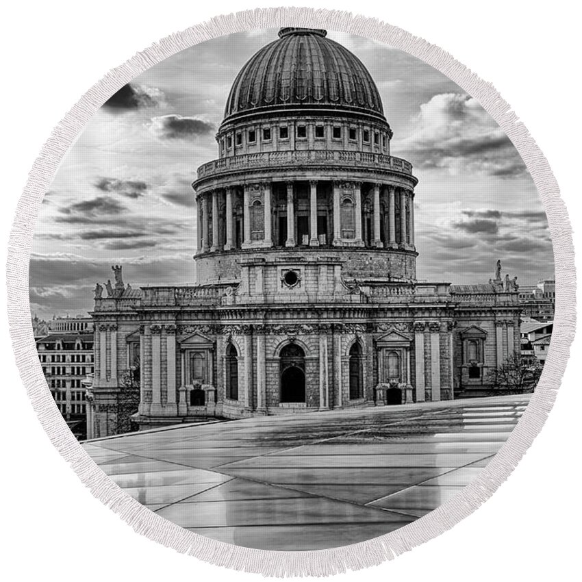 St Paul’s Cathedral Round Beach Towel featuring the photograph St Pauls Cathedral London UK by John Gilham