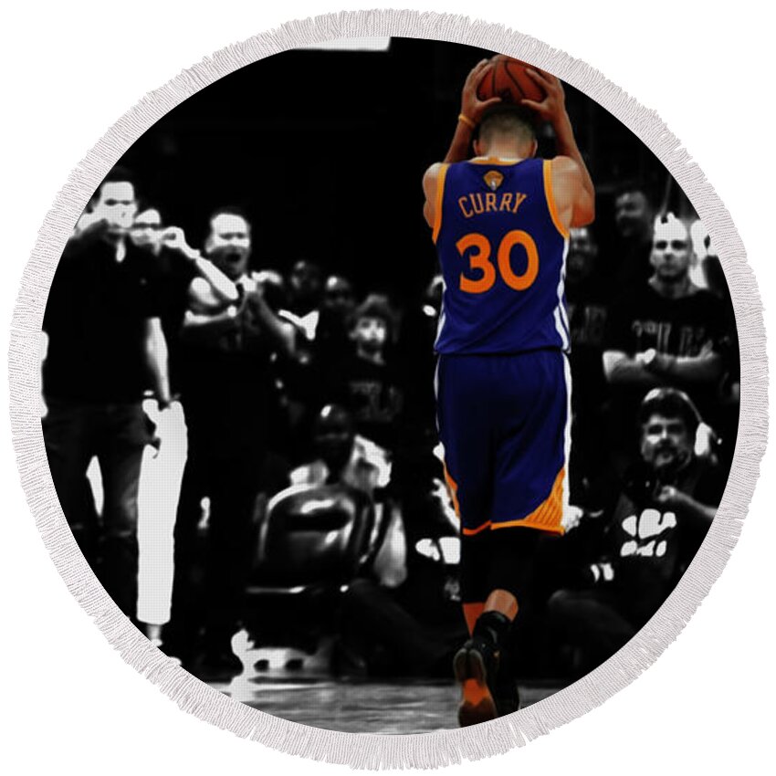 Stephen Curry Round Beach Towel featuring the mixed media Stephen Curry 30a by Brian Reaves