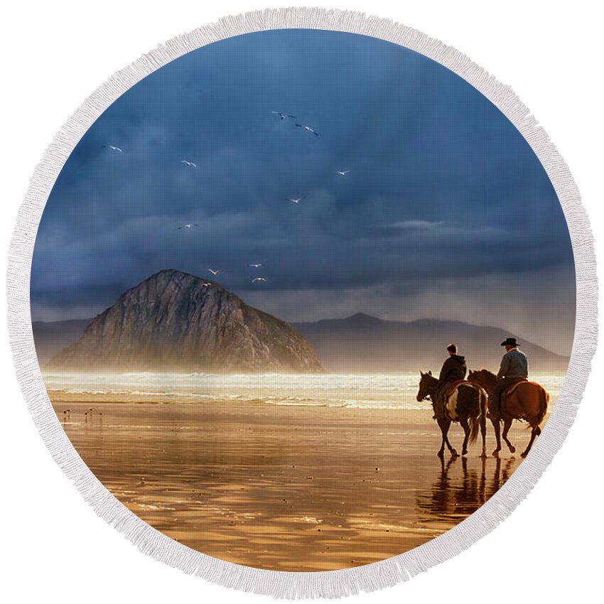 Seascape Round Beach Towel featuring the photograph Storm Riders by Beth Sargent