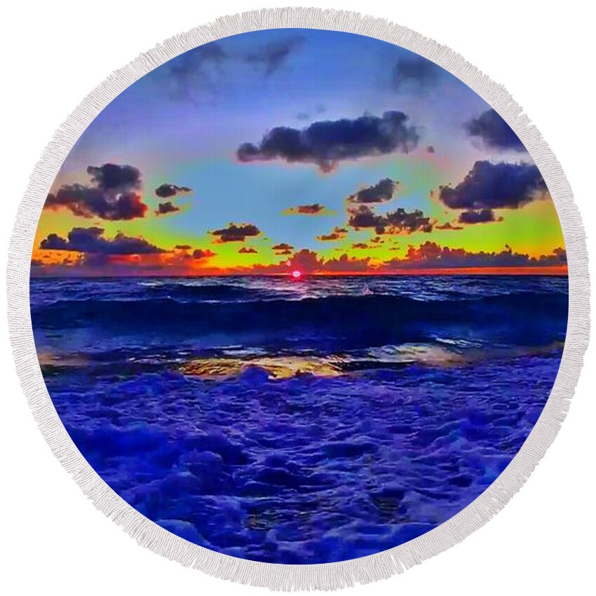 Sunrise Round Beach Towel featuring the photograph Sunrise Beach 1013 by Rip Read