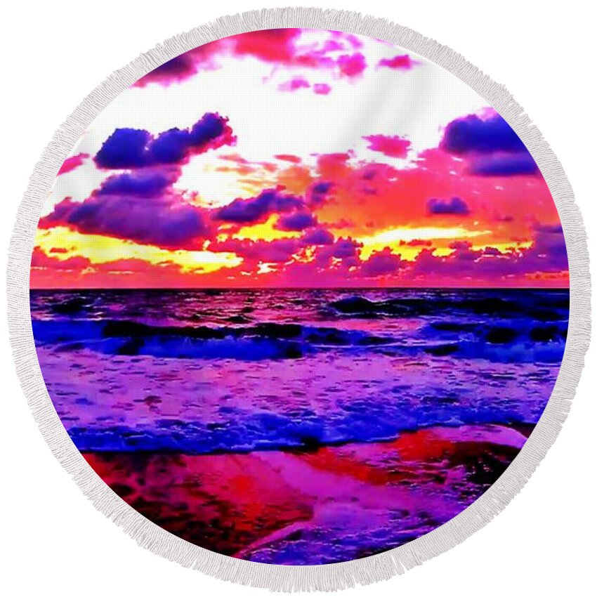 Sunrise Round Beach Towel featuring the photograph Sunrise Beach 1110 by Rip Read